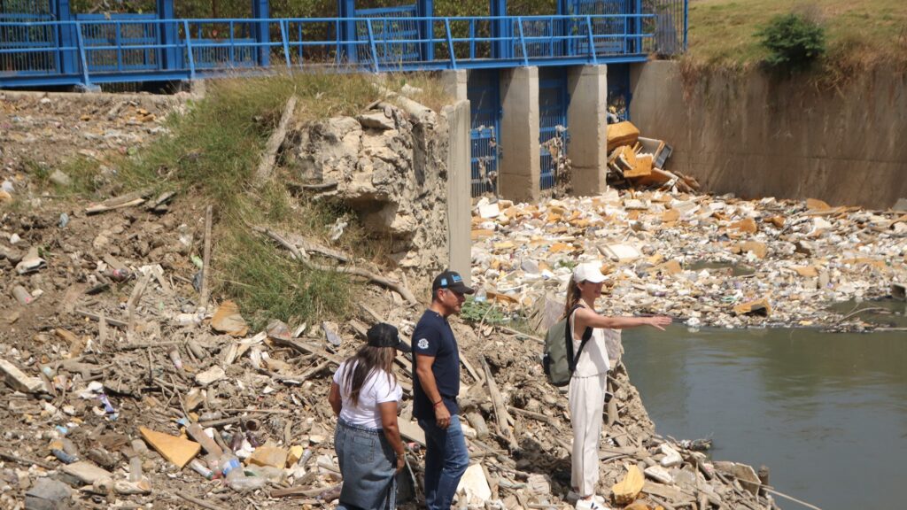 Distrito y empresarios Realizan el día de la limpieza en Puerto Mocho y la trampa del León Arroyo - Oficina del Alcalde de Barranquilla, Distrito Especial, Industrial y Puerto