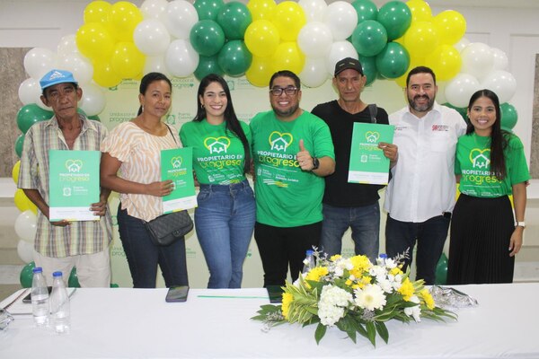 Alcalde municipal de Puerto Colombia entregó 100 títulos de propiedad