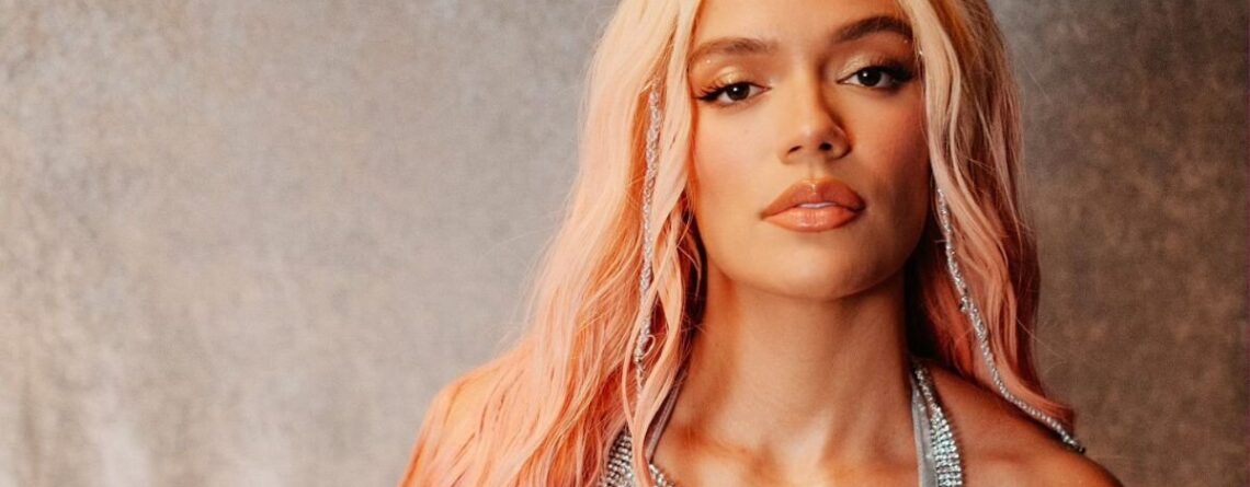 Comparan Karol G con Shakira por su nuevo 'look': ¿se parecen?