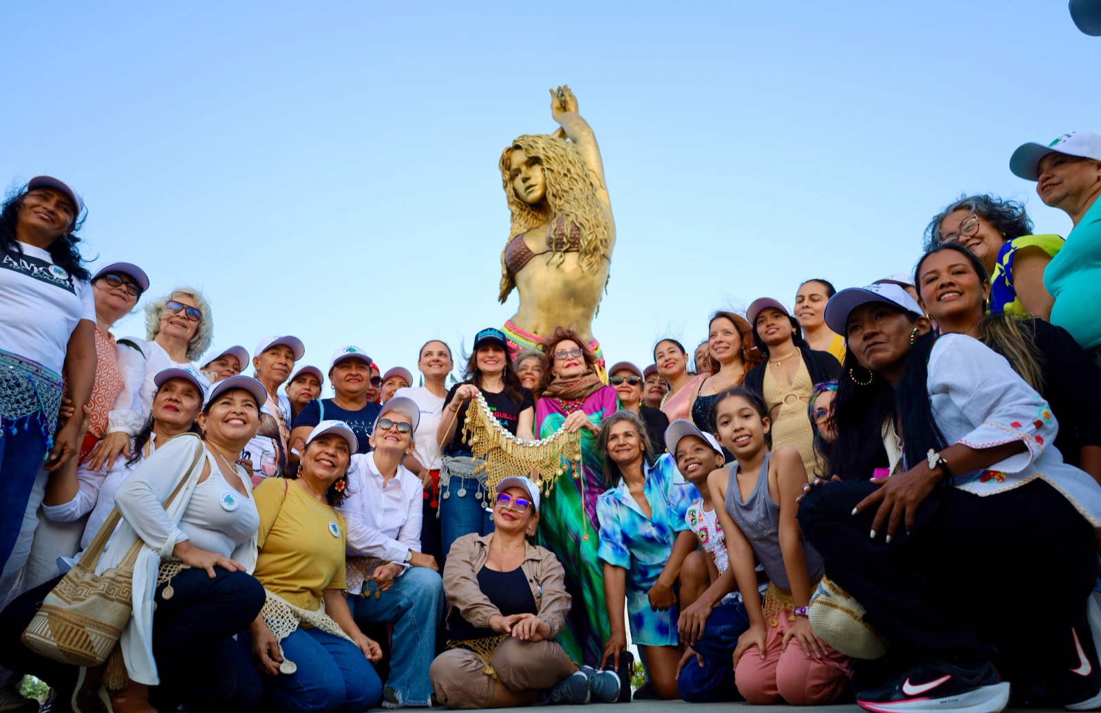 Con un Caderin de 3 metros, las caderas de Shakira están adornadas: la oficina del alcalde de Barranquilla, distrito especial, industrial y puerto