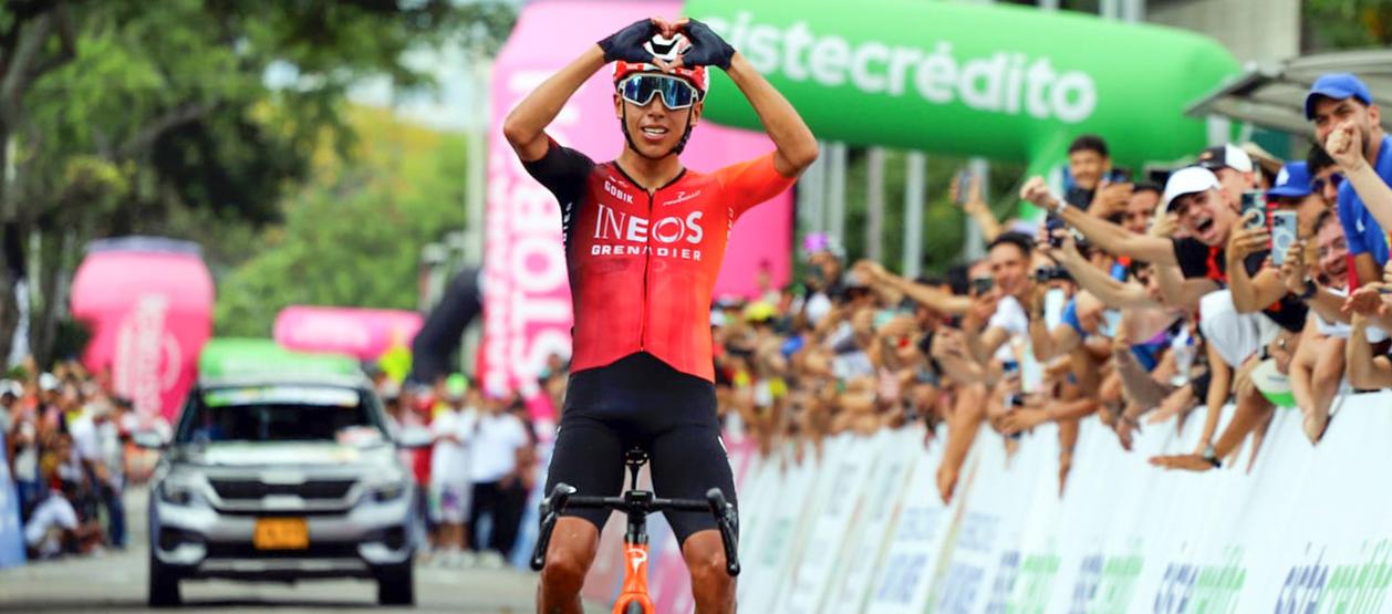 Egan Bernal sufrió una caída durante la carrera en España y fue hospitalizado