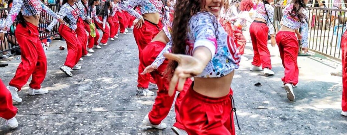 El gobierno de Summer de Eduardo aprovecha el Carnaval del Atlántico para decir "¡No se suicida!"
