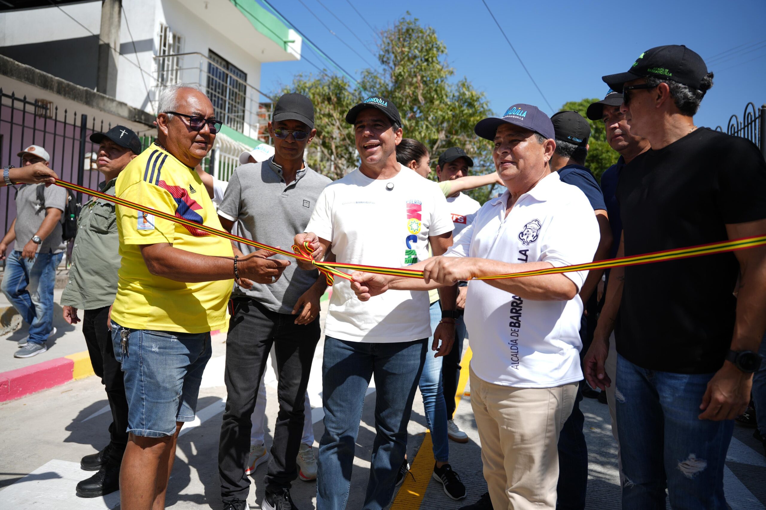 El santuario y el 7 de abril, acercándose a estar al 100% pavimentado: la oficina de Barranquilla, de alcalde, especial, industrial y portuaria.