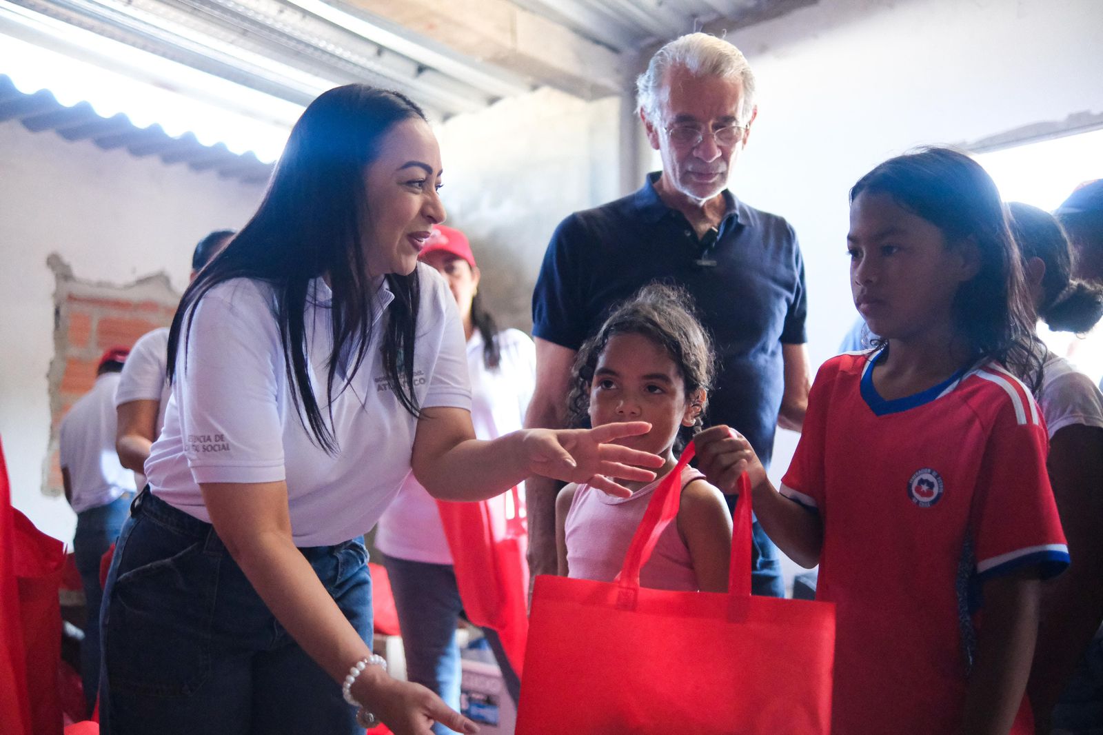 Expresaron habitantes de la bendición de Dios en la entrega de ayuda hecha por el gobernador Summer "