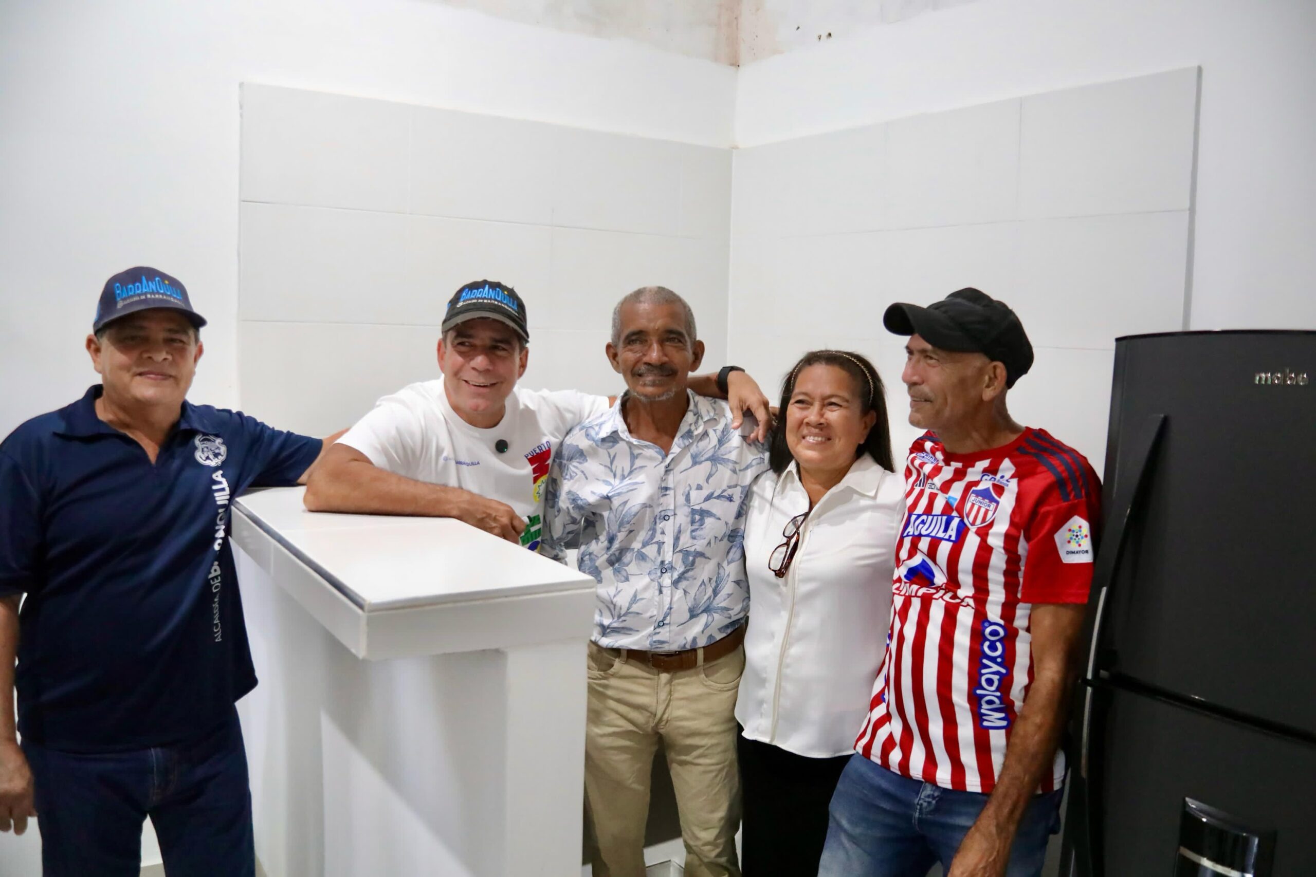 Flores de Las Flores, El Milagro y José Antonio Galán Shine Again con mejora de la vivienda - Oficina de Alcalde de Barranquilla, Distrito Especial, Industrial y Puerto