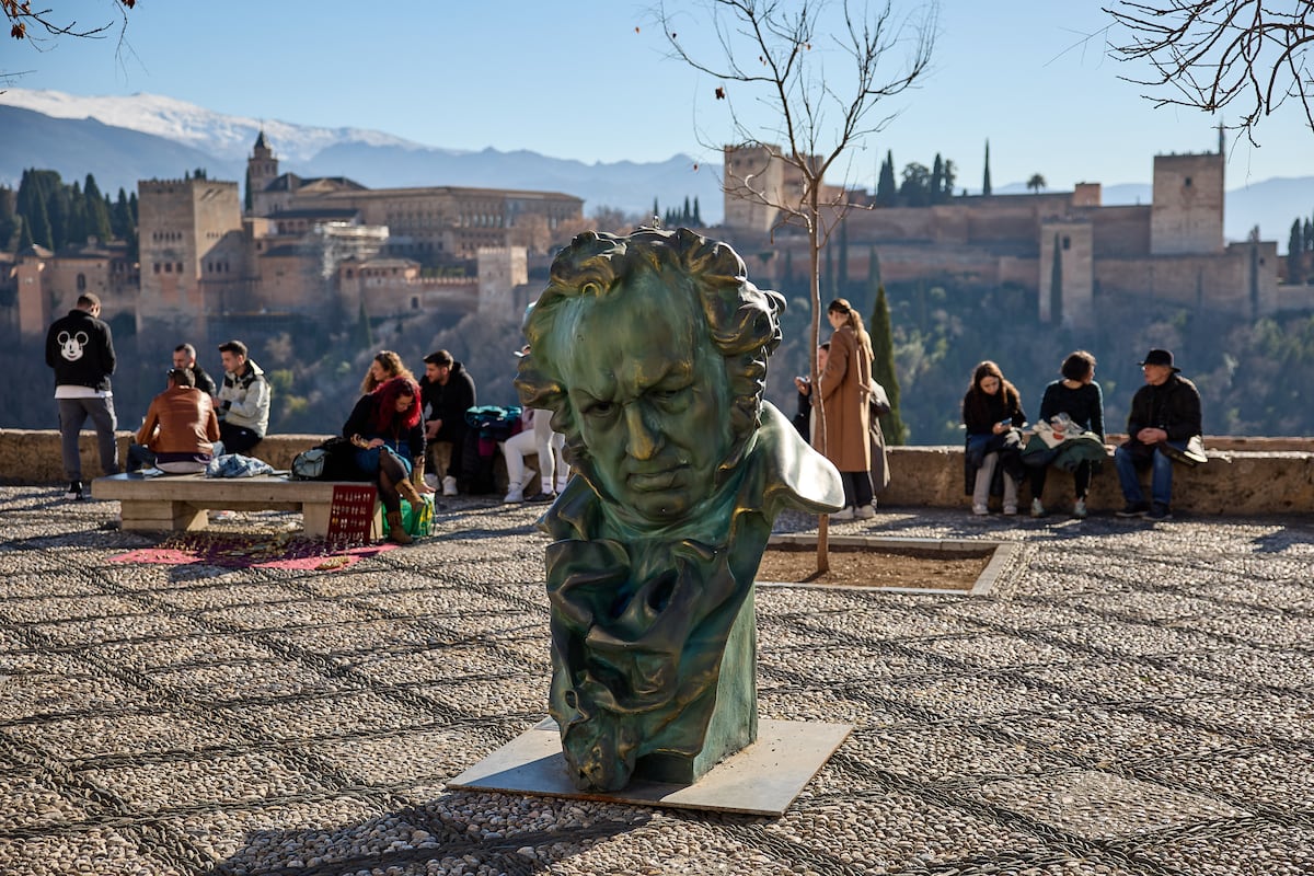 Granada organiza el Goya entre la alegría de un "Partido Molona" y las críticas del bajo apoyo a la cultura local | Premios Goya | Cine
