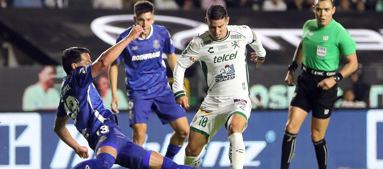 James se destacó nuevamente con el león, que perdió su paso perfecto en el torneo