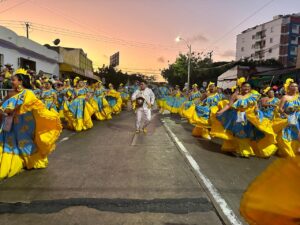 La Comparsa 'a otro nivel' deslumbrado en la noche de Guacherna - Oficina de Alcalde de Barranquilla, Distrito Especial, Industrial y Puerto
