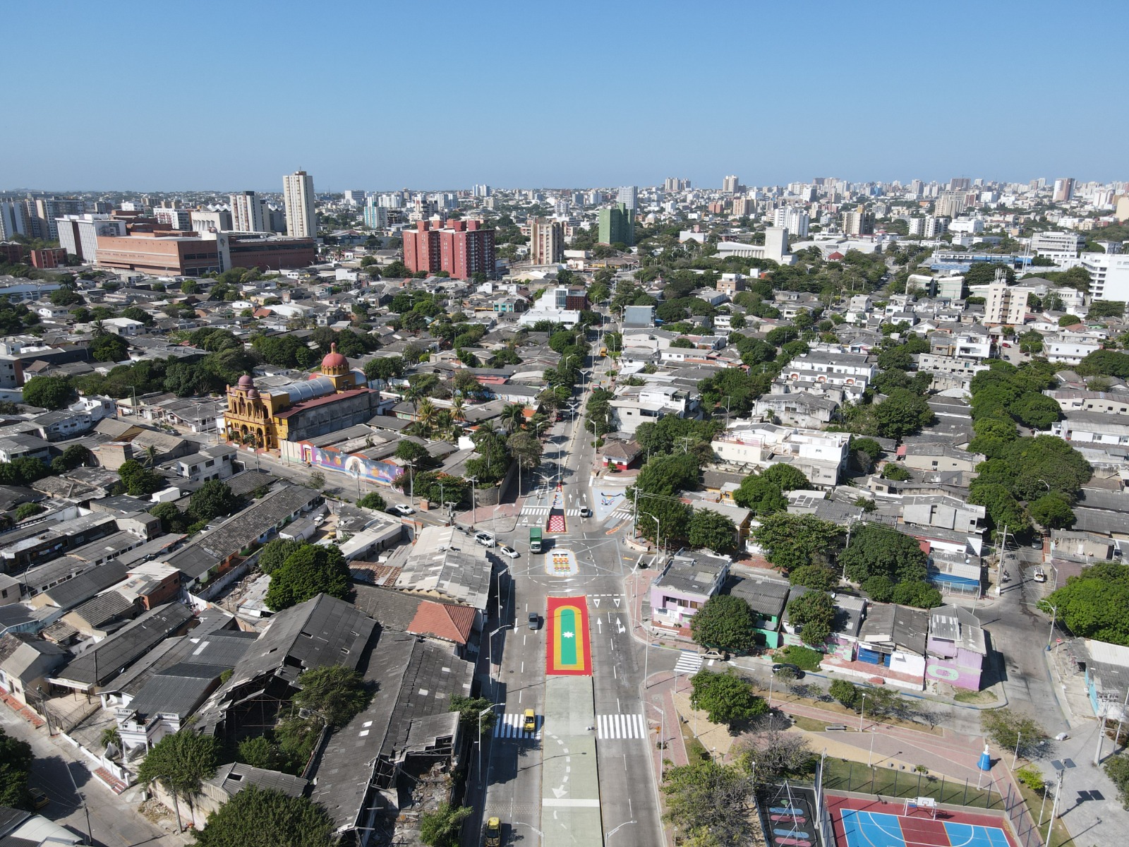 Por carrera para el cierre de la vida de la vida de la Avenida del Río entre las calles 72 y 78 - Oficina de Alcalde de Barranquilla, Distrito Especial, Industrial y Puerto