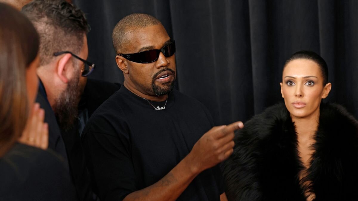 Video | Ella es Bianca Censori, la pareja de Kanye West que parecía desnuda en el Grammy