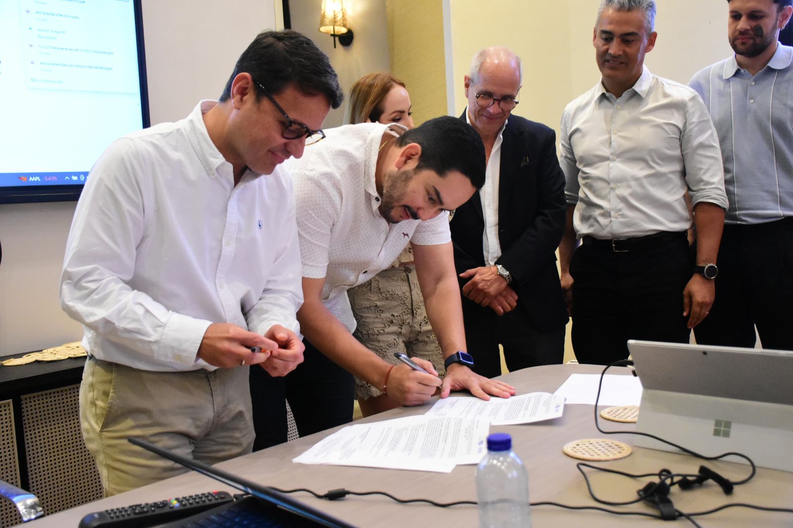 Acuerdo para explorar 25 gigavatios de nuevas energías en la región del Caribe