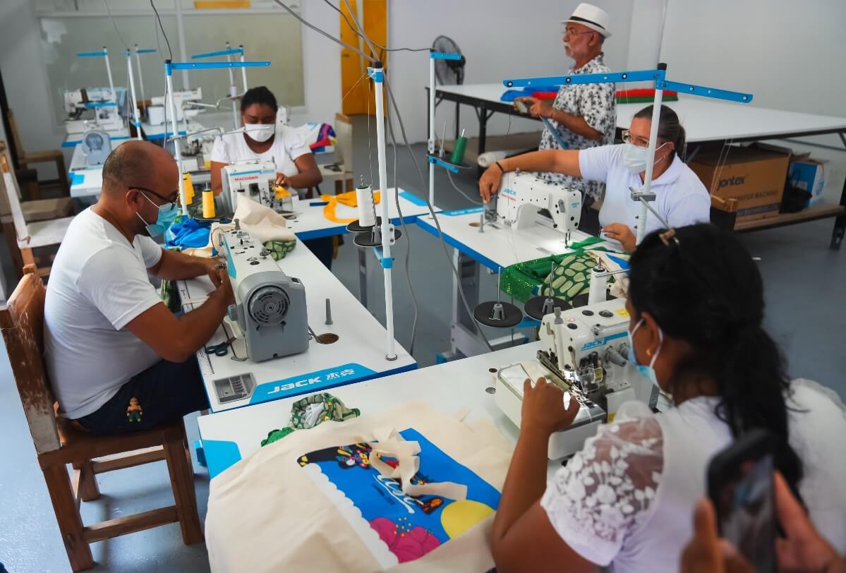 La transición energética impulsa la economía de los artistas del carnaval de Barranquilla