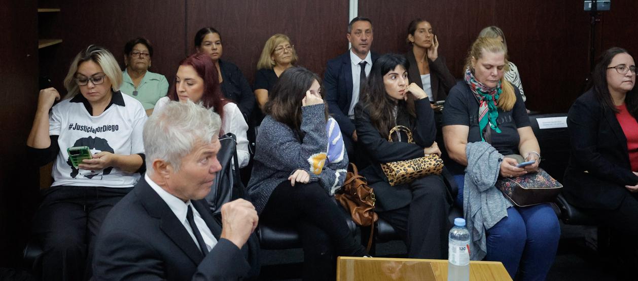 Las hermanas de Maradona no serán eliminadas del juicio por su muerte