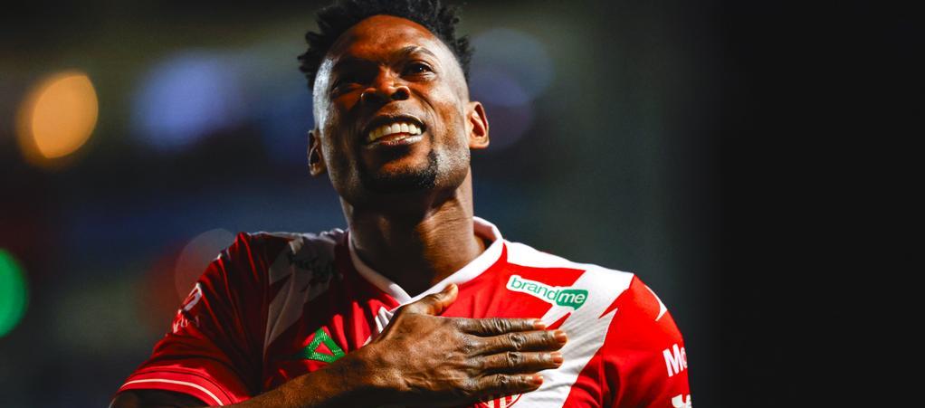 Rojas y Cambindo dieron triunfo a la necaxa contra el león de James