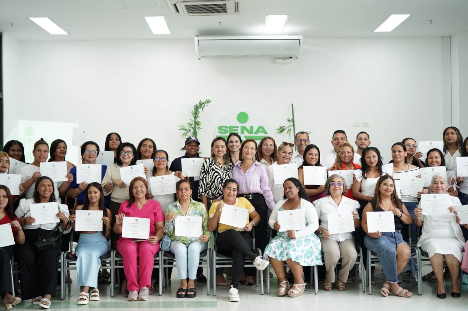 Sena impulsa el crecimiento y la autonomía de 71 Mujeres Atlánticas