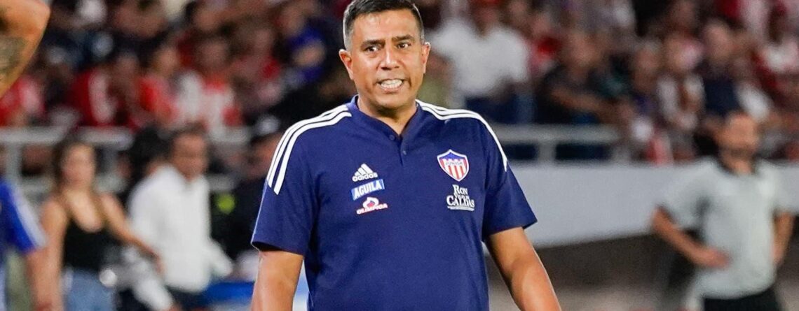 César Farías, tener un pie fuera de Junior para ser el mejor visitante en el torneo