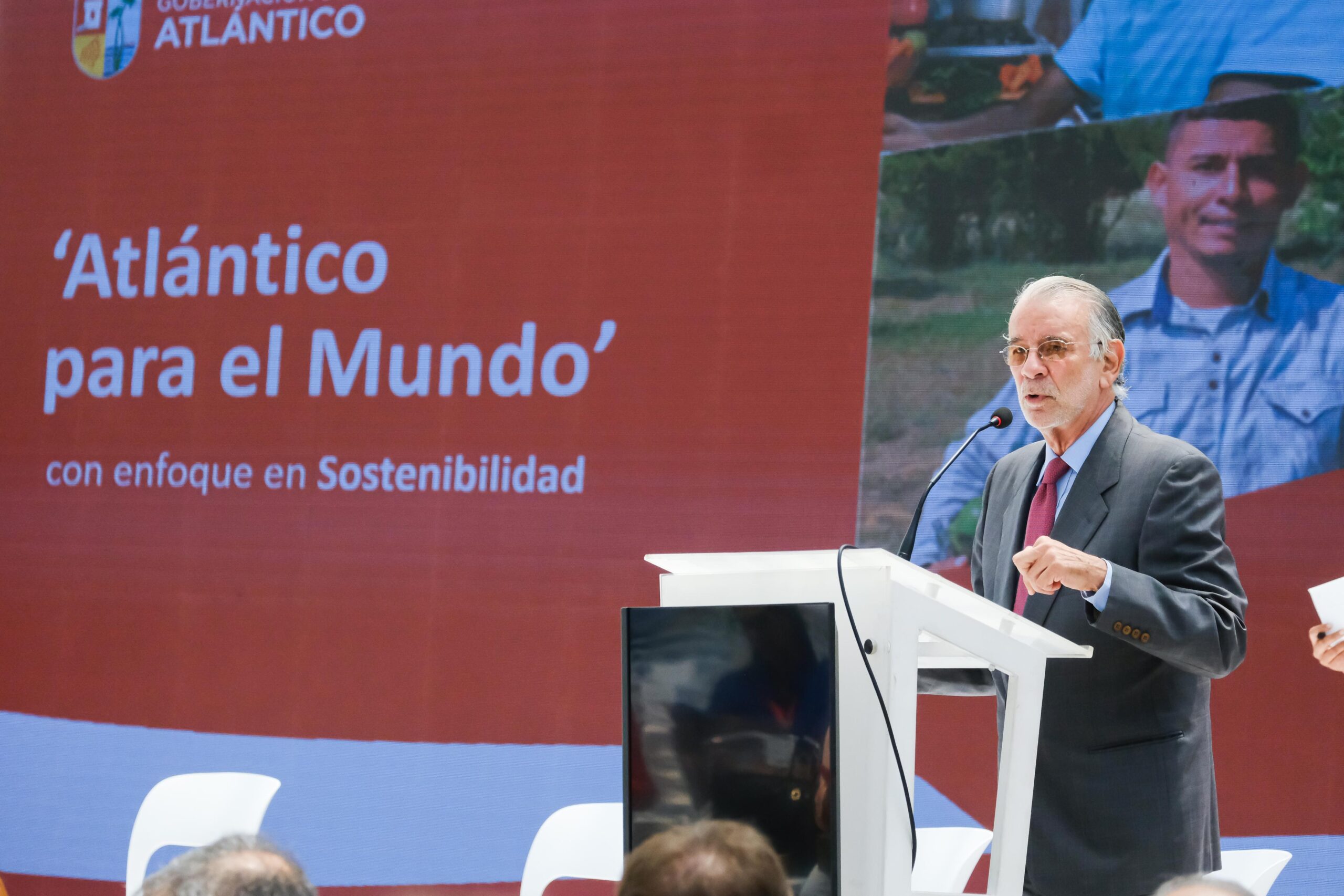 El gobernador Eduardo Summer advierte que la tarifa fijada a Colombia por las fuerzas de Trump para reinventarse a sí misma
