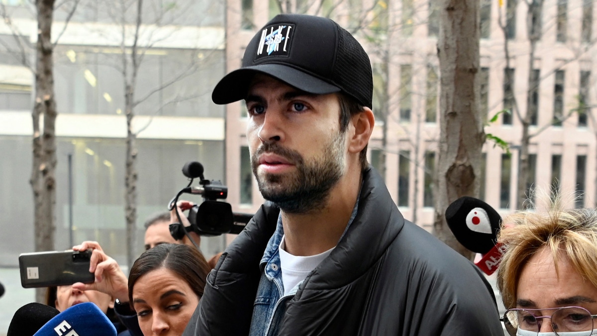 Piqué fue visto con una pelirroja y no está claro Chia