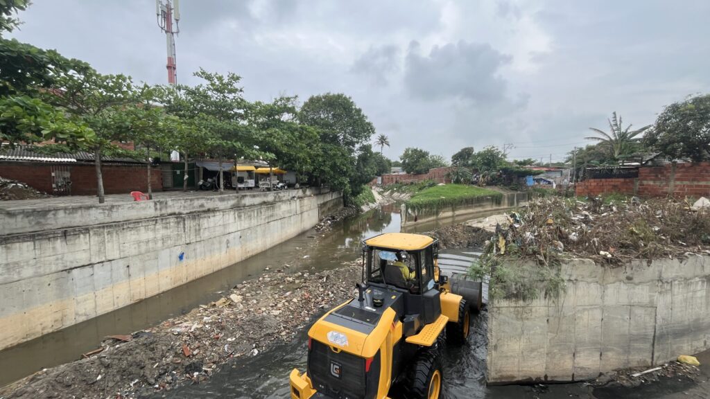 Continúa limpieza de arroyos frente a temporada de lluvias – Alcaldía de Barranquilla, Distrito Especial, Industrial y Portuario