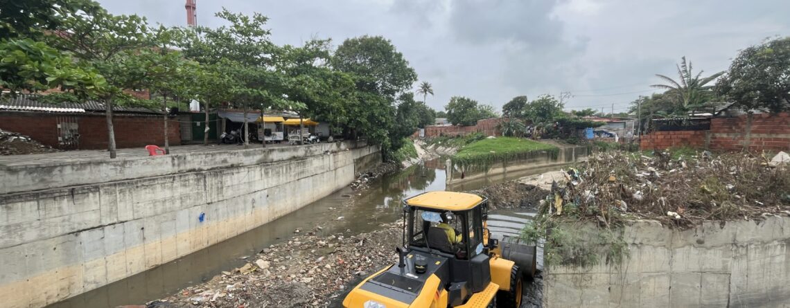 Continúa limpieza de arroyos frente a temporada de lluvias – Alcaldía de Barranquilla, Distrito Especial, Industrial y Portuario