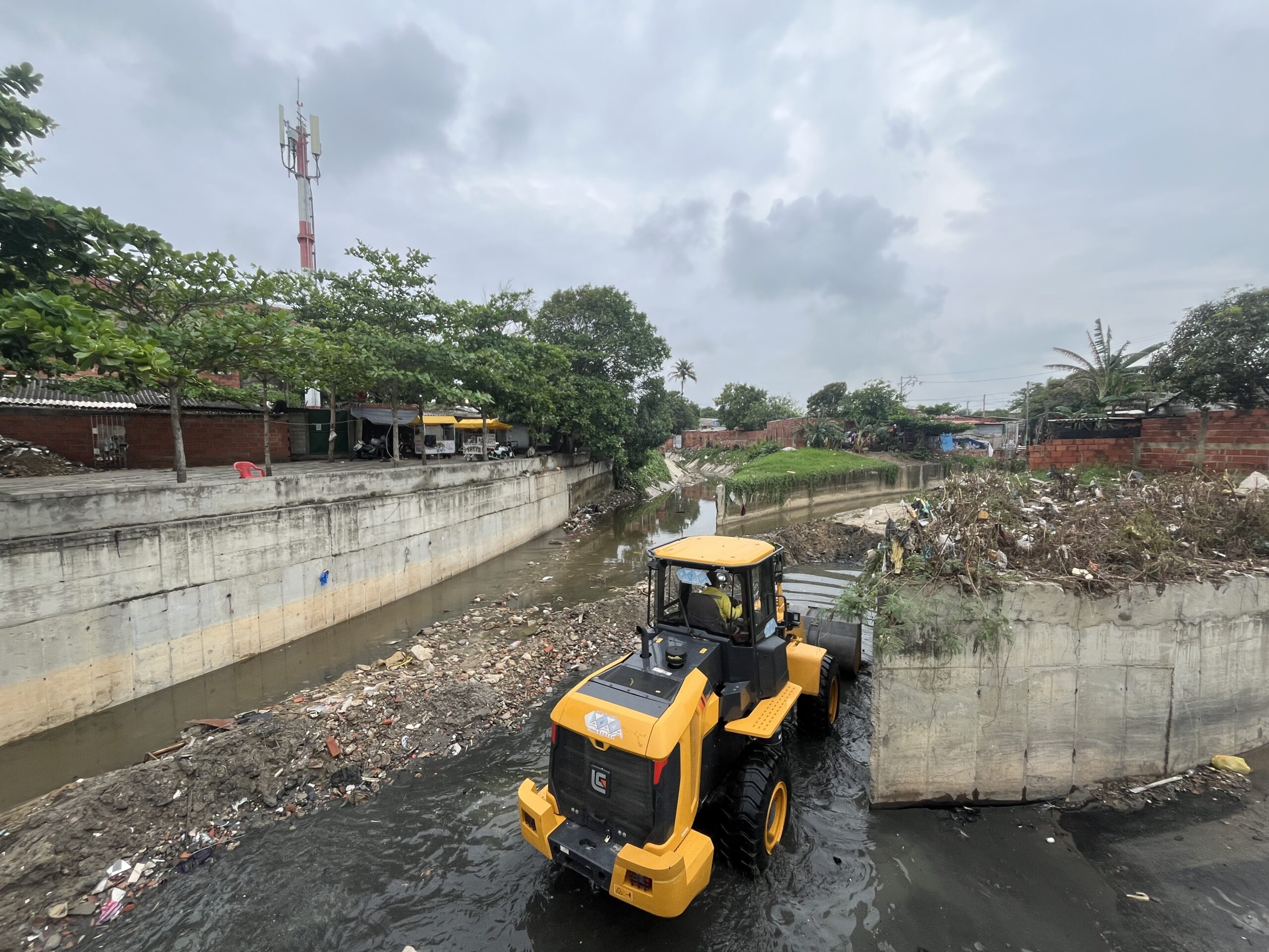 Continúa limpieza de arroyos frente a temporada de lluvias – Alcaldía de Barranquilla, Distrito Especial, Industrial y Portuario