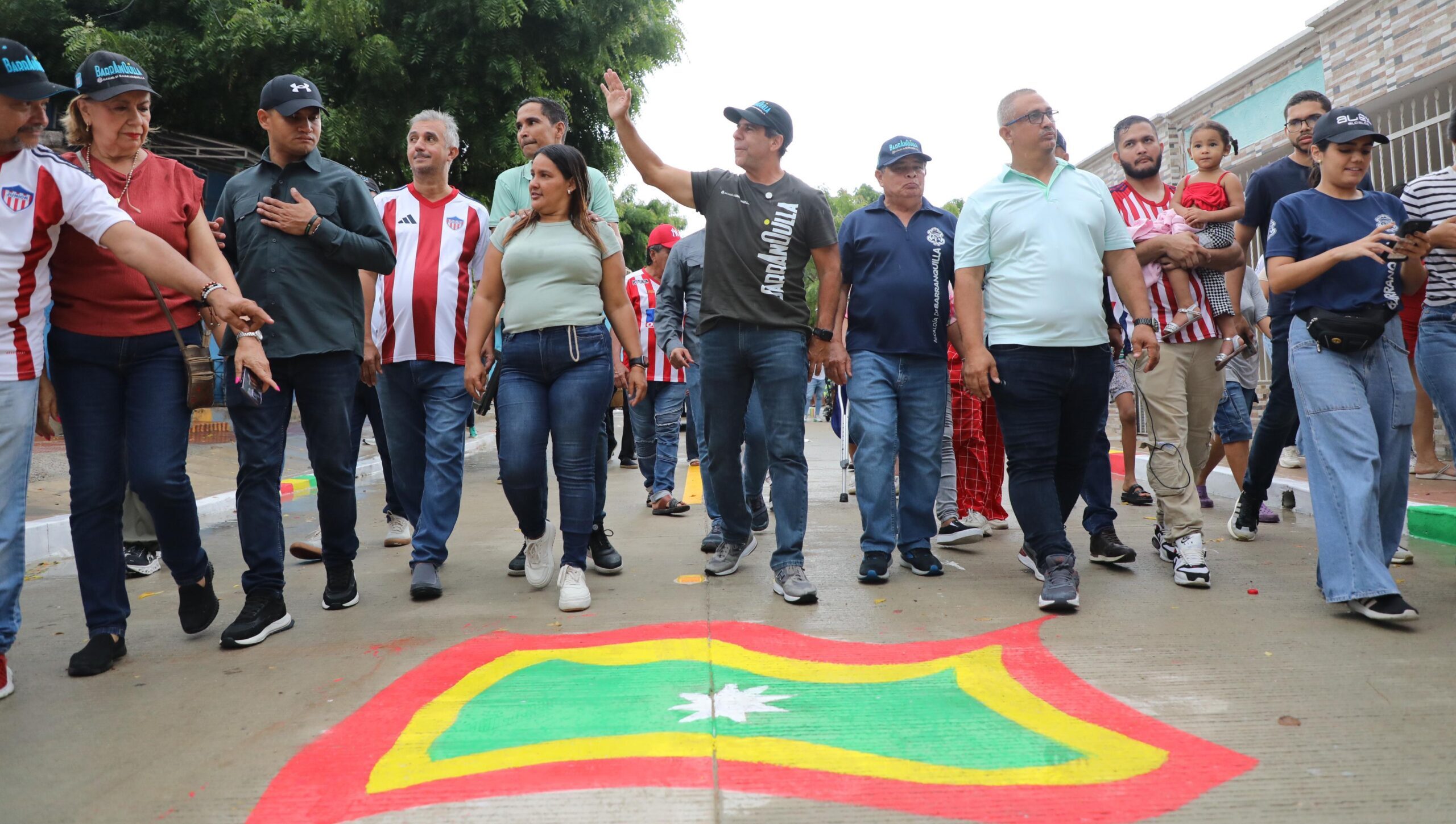 alcalde Char al entregar nueva vía a través de Barrios a la Obra – Alcaldía de Barranquilla, Distrito Especial, Industrial y Portuario