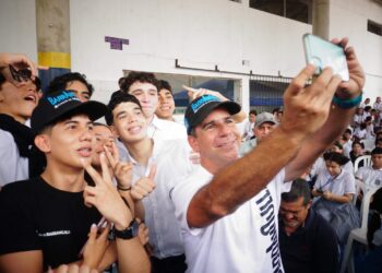 Alcalde Char pone primera piedra de ampliación en la IED Experiencias Pedagógicas