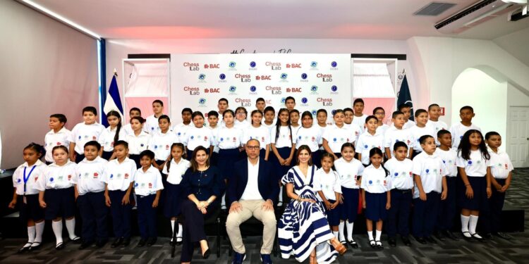 BAC crea alianza con INDES y Fundación A la Rueda Rueda para impulsar el ajedrez en las escuelas salvadoreñas