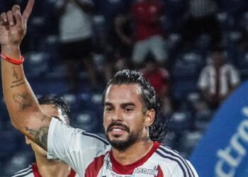 Báez y Enamorado comandaron el triunfo y Junior recuperó el liderato 