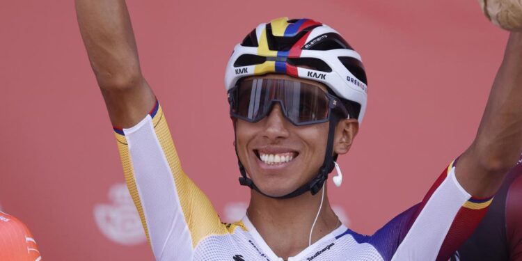 Egan Bernal, ganador de la etapa 16 de la Vuelta a España 2025