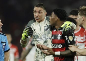 Flamengo anunció que la Conmebol levantó la sanción a Gonzalo Plata