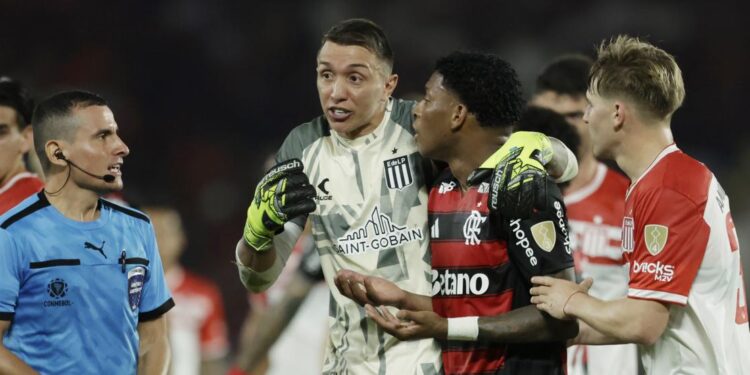 Flamengo anunció que la Conmebol levantó la sanción a Gonzalo Plata