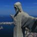 Hombre se lanza desde el Cristo Redentor sin permiso