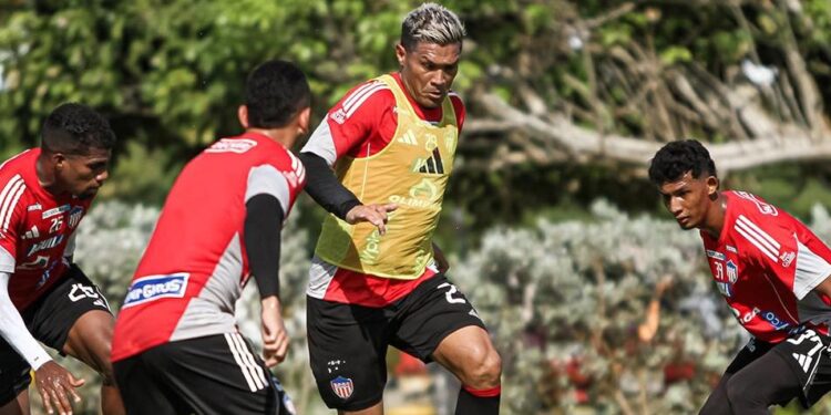 Junior aspira a volver al liderato ante un Pasto en crisis profunda