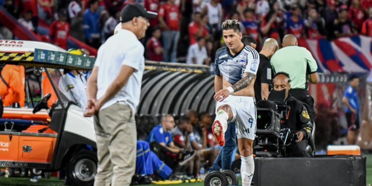 La bronca de Alfredo Arias por el penalti fallado por Guillermo Paiva