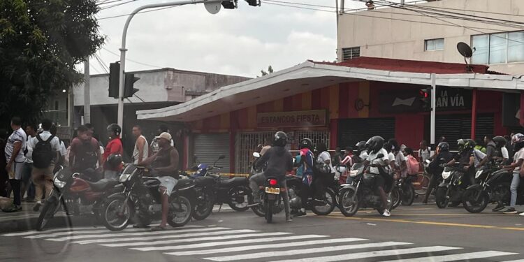 Motorizado fue asesinado cuando esperaba el cambio del semáforo en la Cordialidad