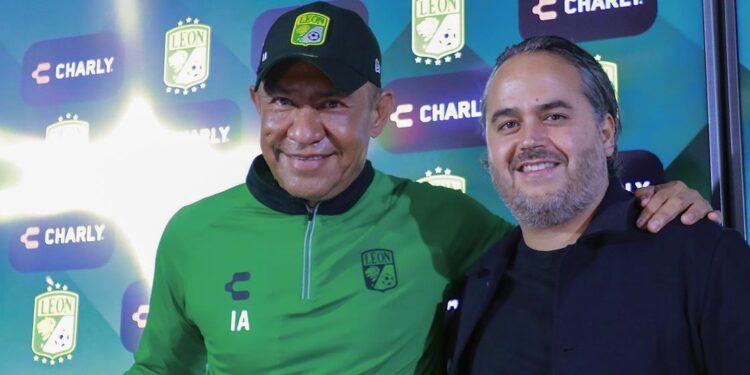 'Nacho' Ambriz, nuevo DT del León, aspira a disfrutar del fútbol de James