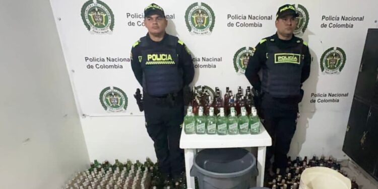 Policía desmantela punto de licor adulterado en el barrio Las Nieves