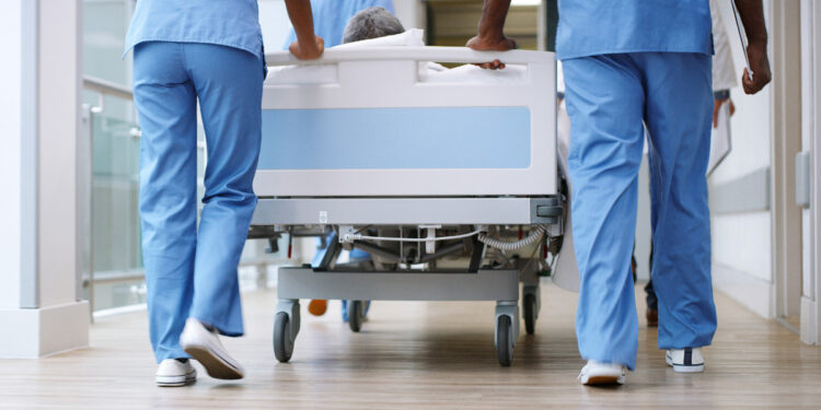 Video | Famoso cantante está hospitalizado tras sufrir un accidente cerebrovascular