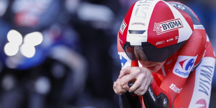 Vingegaard sigue de rojo, pero Almeida le descontó 10 segundos