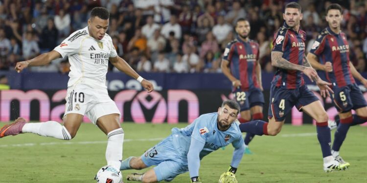 Vinicius y Mbappé reafirman el pleno de victorias y liderato del Real Madrid