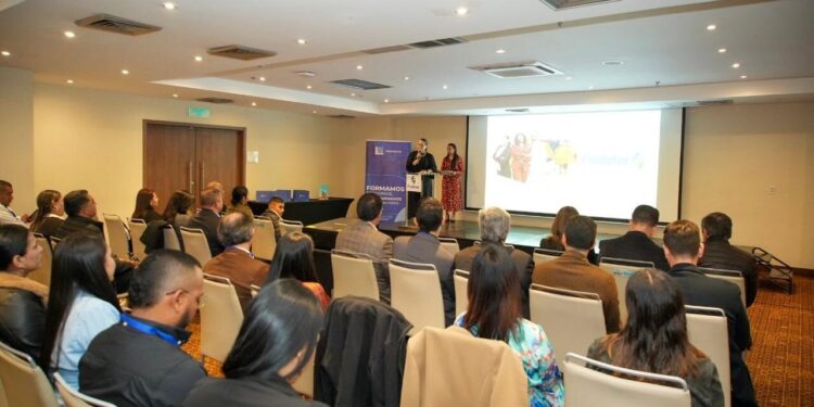 Alcaldes y secretarios de 129 municipios del país se formaron en administración pública y liderazgo