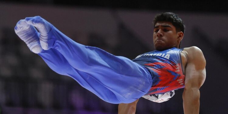 Ángel Barajas, medallista en París 2024, terminó cuarto en Mundial de barras paralelas