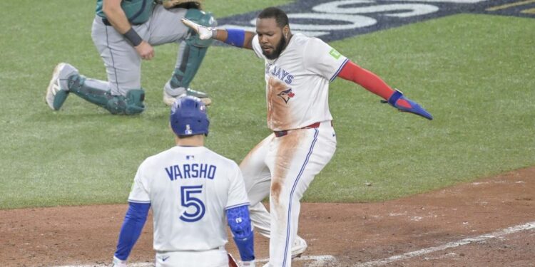 Azulejos y Marineros definen en séptimo juego el paso a la Serie Mundial