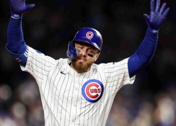 Cachorros blanquean a Cerveceros y llevan la serie a un quinto juego.