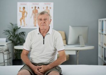 "Cuidado integral e innovación: claves para enfrentar la incontinencia urinaria en personas mayores": TENA