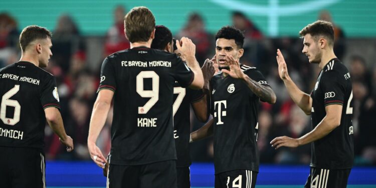 El Bayern Múnich, a octavos de final con goles de Díaz, Kane y Olise