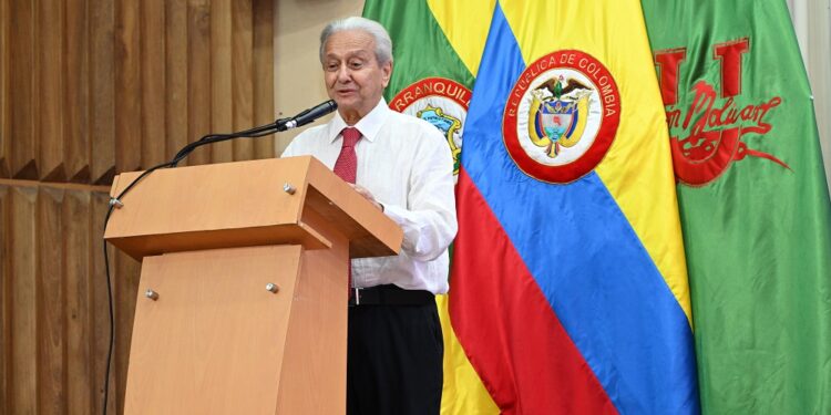 En Unisimón presentado el libro ‘Historia y actualización de las vasculitis y enfermedades afines’ del reumatólogo colombiano, Antonio Iglesias Gamarra