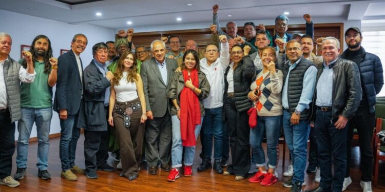 Ernesto Samper y Roy Barreras sellaron alianza para elecciones en 2026: se subieron al bus del frente amplio