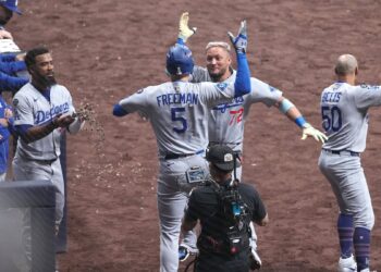 Los Marineros ven la Serie Mundial más cerca y los Dodgers sufren demasiado